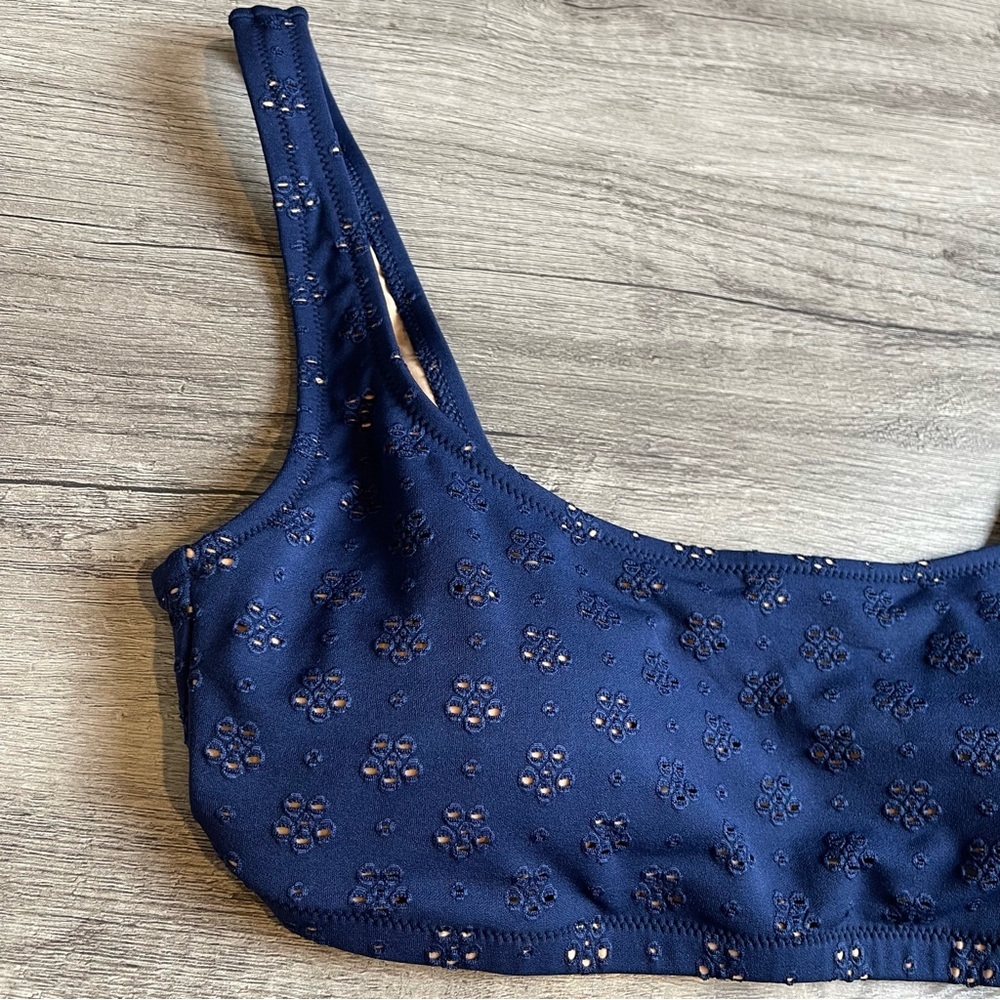 NWT J Crew Eyelet scoop bikini top BP348 - Size M - Picture 4 of 11